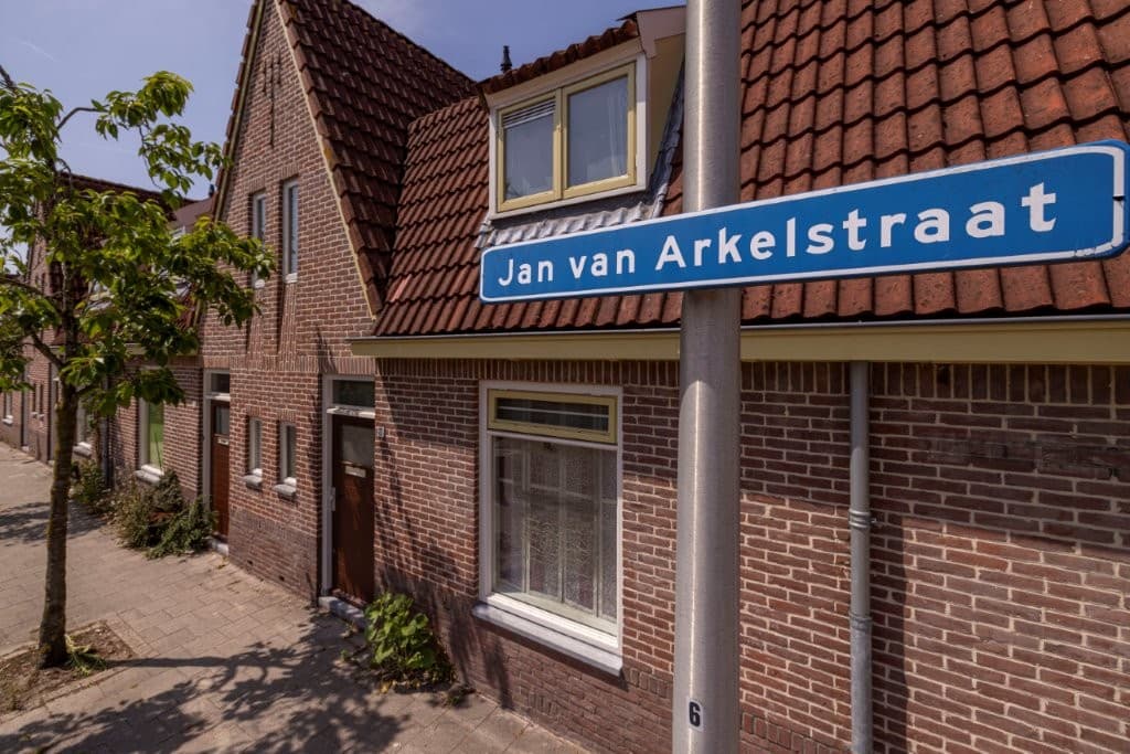 Karakteristieke hoekwoning aan de Jan van Arkelstraat in Hoograven